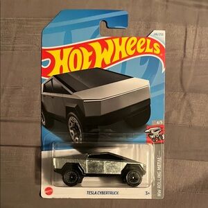 Tesla Cybertruck - Silver